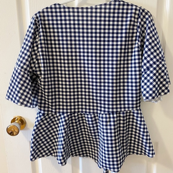Cute plaid blouse with raffles and tie - Picture 2 of 4
